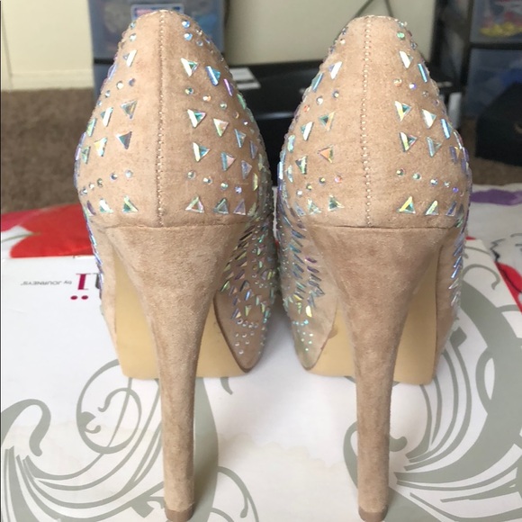 Worn Once - Picture 3 of 3